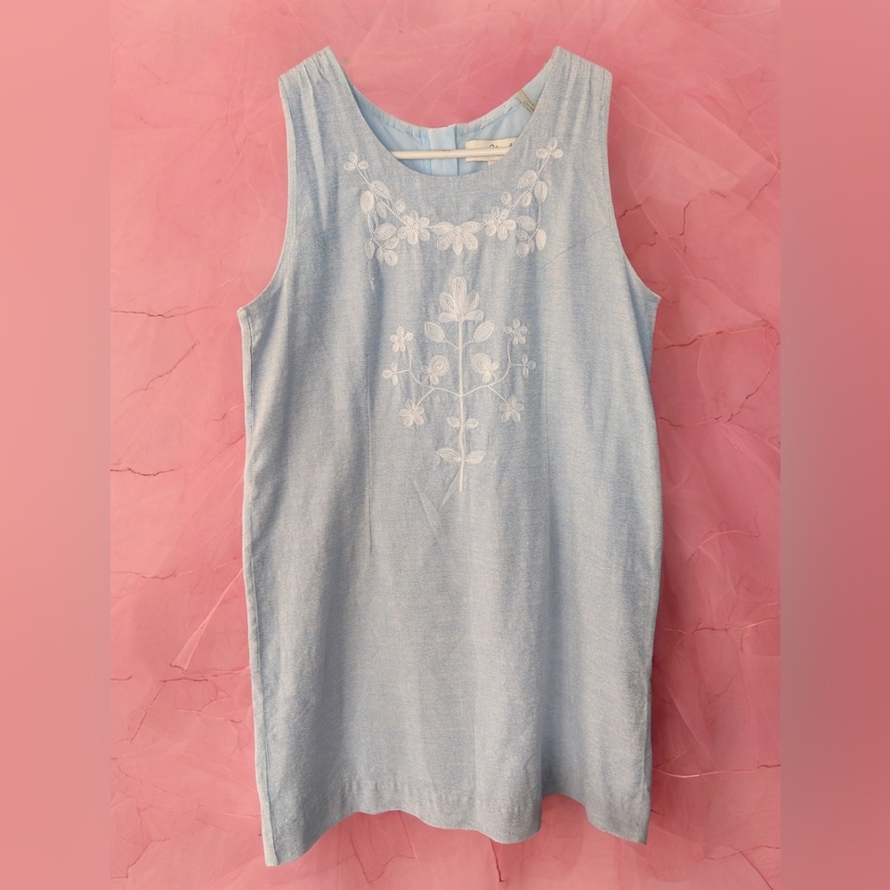 Simply Noelle Dress Womens Small Tunic
Baby Blue with white floral stitching